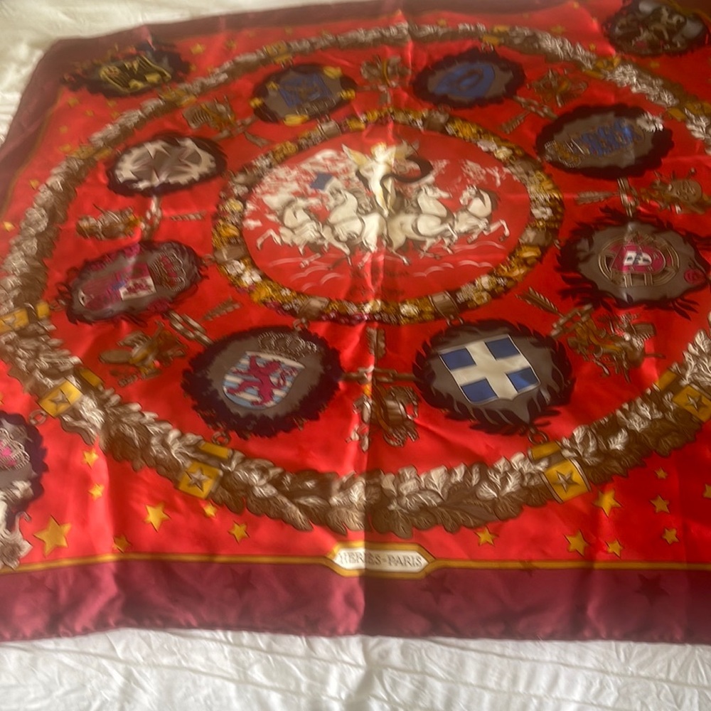 Hermès 100% silk scarf